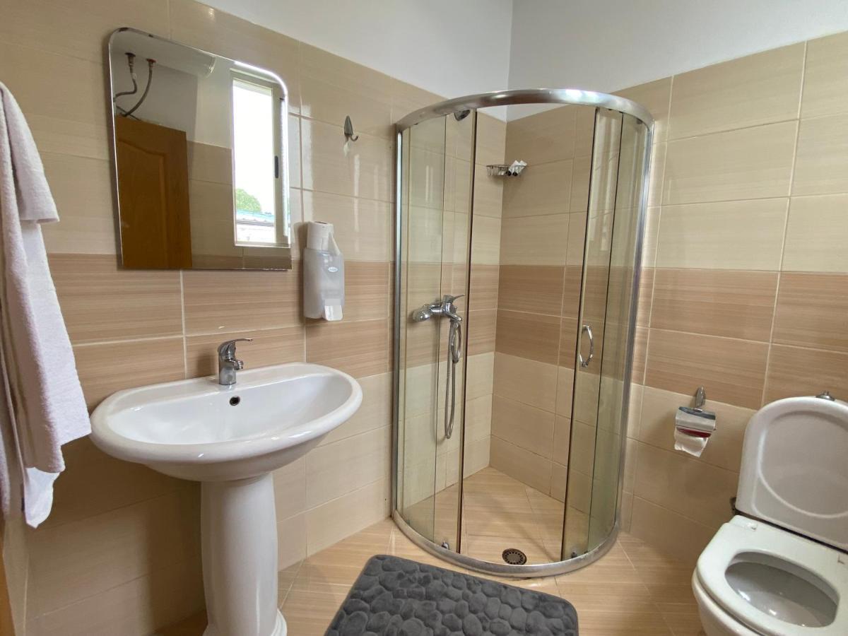 Guesthouse Niko Berat Luaran gambar