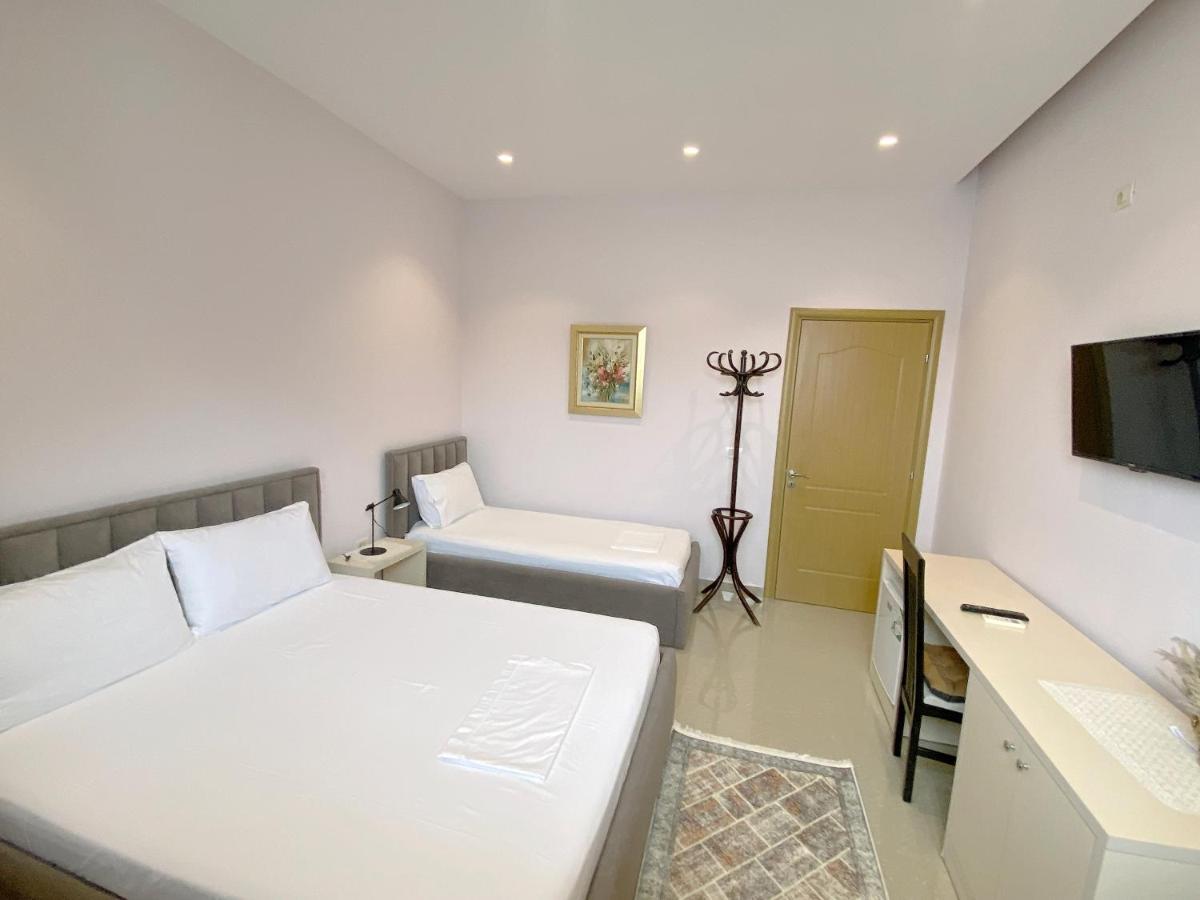 Guesthouse Niko Berat Luaran gambar