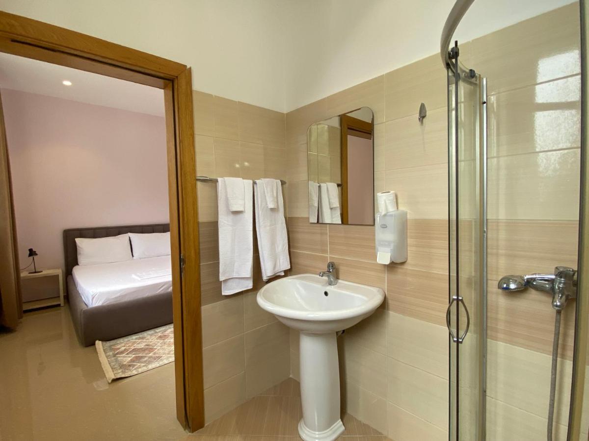 Guesthouse Niko Berat Luaran gambar