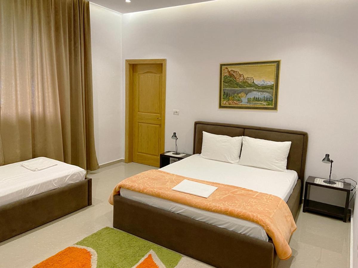 Guesthouse Niko Berat Luaran gambar
