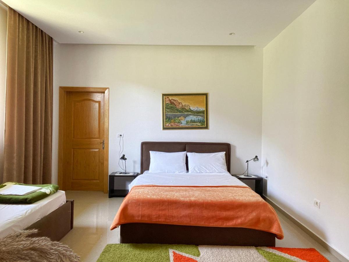 Guesthouse Niko Berat Luaran gambar